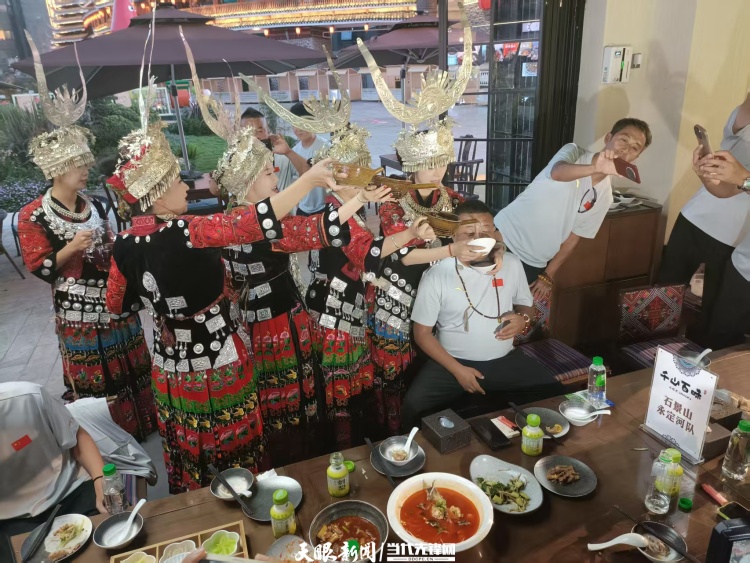 “城超”球隊齊聚貴陽：在多彩貴州城率先開啟美食之旅