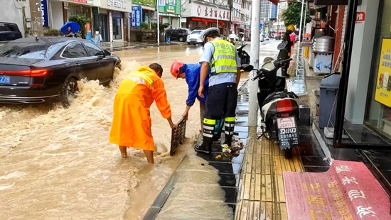 連續性強降雨 貴州平塘城區內澇治理工程經受“實戰檢驗”_fororder_640 (2)