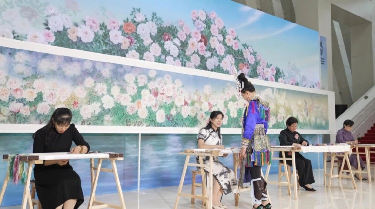 貴州侗族大歌登上全球婦女峰會_fororder_dD0xNzYxMzcyMzY0X3I9YTRlZTljOGFfdz0xMDgwX3E9MTAwX2U9anBn