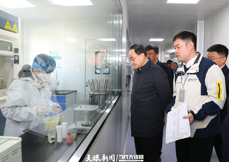 徐麟在威寧自治縣調研
