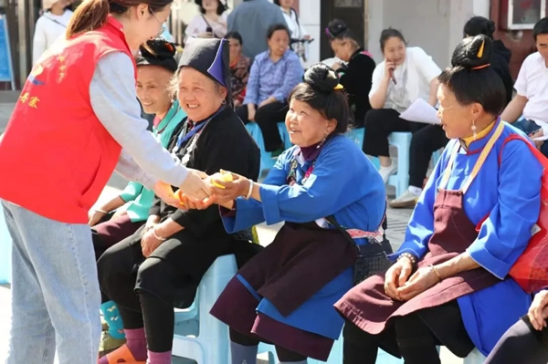“五維互嵌” 繪就民族共融民生畫卷——丹寨縣以創新治理推進易搬社區融合發展_fororder_2