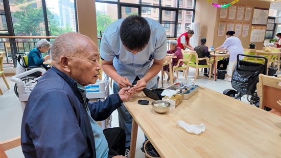 貴州都勻：“嵌入式+上門+智慧服務”打造精準養老新體驗_fororder_0c12be5b193b4d83afc27399e5dac2fd-sz_3996301