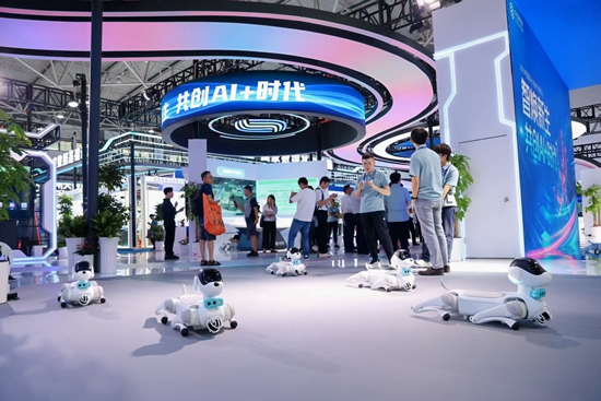 2025數博會｜“AI+機器人+安防系統”展現數字經濟新成果_fororder_微信圖片_2025-08-29_173720_408