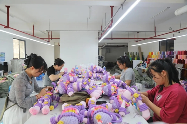 凱里“繡娘”的幸福密碼:守著家、繡著花,錢包鼓鼓樂開花!_fororder_4