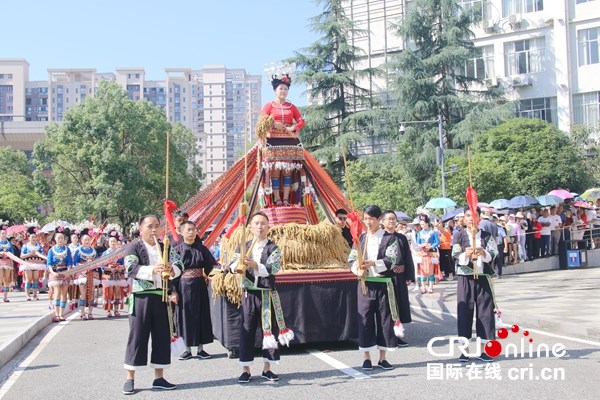 第十屆貴州·平塘民間水龍文化旅遊節開幕 邀您共赴夏日狂歡_fororder_巡遊錦雞2