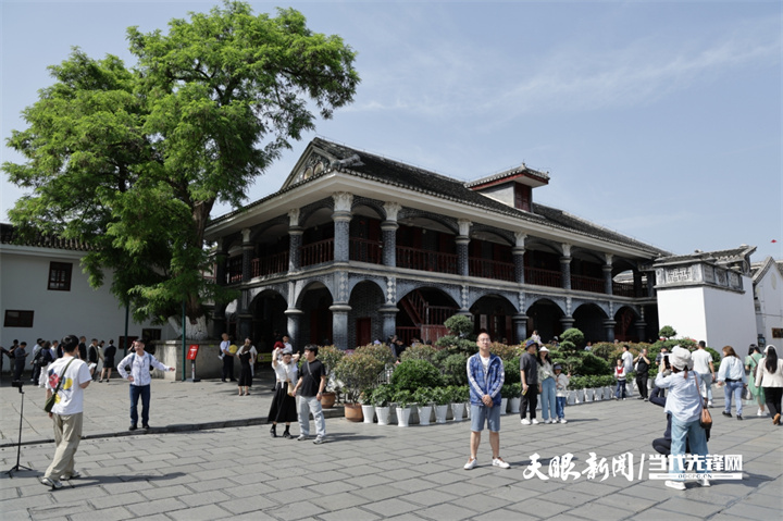 “五一”遵義會議會址迎客潮 紅色旅遊掀起新熱度
