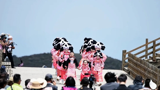 貴州盤州萬畝花海上演T臺秀_fororder_640 (2)