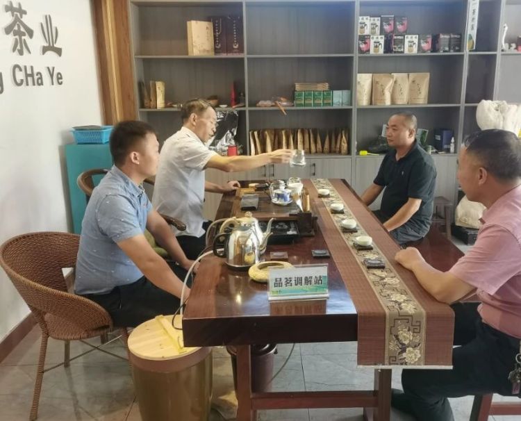 貴州新“楓”景 茶香裏的和諧密碼——都勻巧用制茶智慧創新基層調解