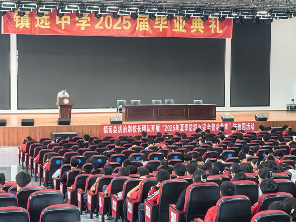 貴州鎮遠“三化同步”推進防溺水安全教育_fororder_鎮遠中學教師講授防溺水知識（吳靜 攝影）
