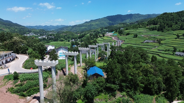 S306仁懷茅壩至龍井公路改擴建項目穩步推薦_fororder_最長橋梁下部結構完工大景.JPG
