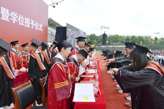 貴州大學舉行2025屆畢業典禮暨學位授予儀式_fororder_微信圖片_20250630120023