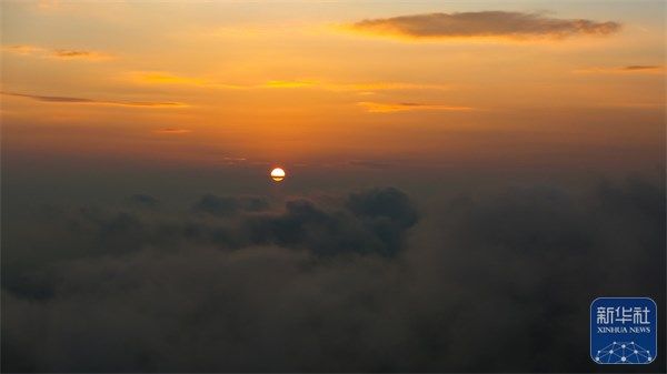 美不勝收！貴州六枝老王山現雲海、佛光、日月同輝奇觀_fororder_3333