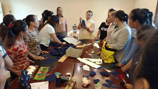 貴州省民族團結進步模範個人韋厚珍:一針一線繡出民族團結“同心圓”_fororder_圖片2