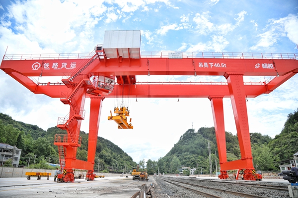貴州施秉：鐵路貨場改造服務地方經濟_fororder_7月1日，施秉縣火車站貨場改造工程順利通過驗收。（王波 攝）