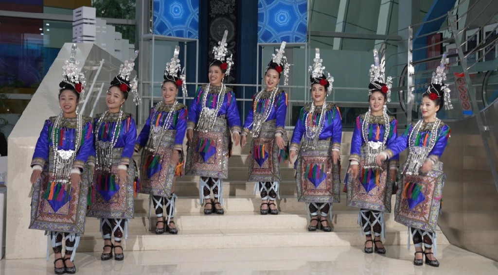 貴州侗族大歌登上全球婦女峰會_fororder_dD0xNzYxMzcyMzU5X3I9YWFkNzZjNDlfdz0xMDgwX3E9MTAwX2U9anBn