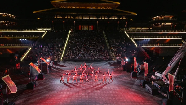 貴州都勻秦漢影視城：夜場演藝與科技光影共築夢幻盛宴​_fororder_640 (1)