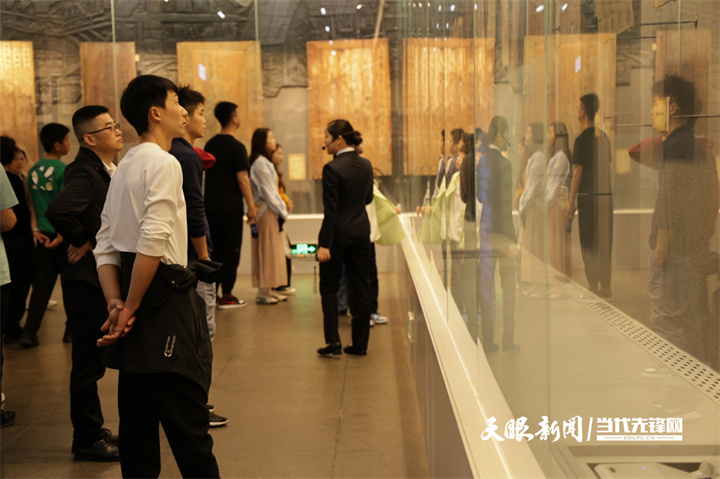 “五一”遵義會議會址迎客潮 紅色旅遊掀起新熱度