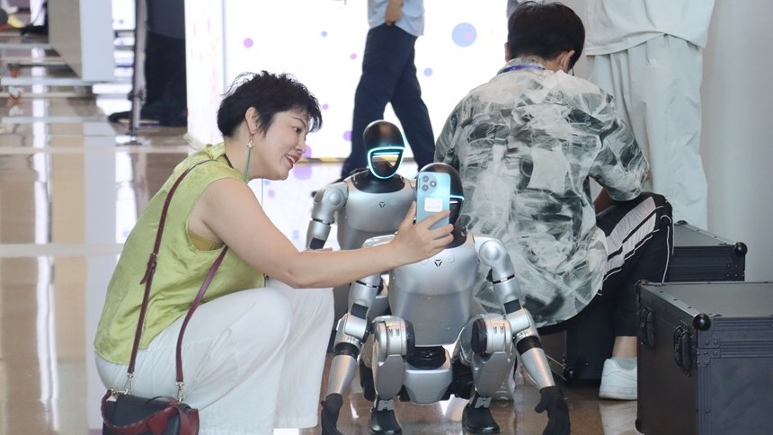 2025數博會 | 未來已來！無人機足球賽 機器人打八段錦 貴陽變身科幻現場