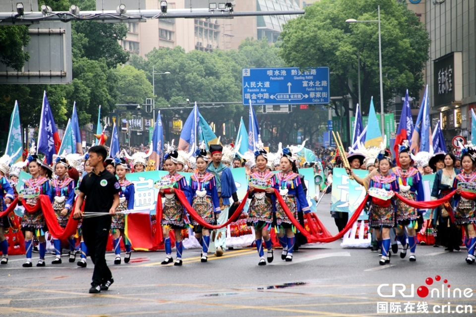 萬人空巷！貴州貴陽2.3公里長街變身“民族大舞臺”  巡遊嗨翻天_fororder_微信圖片_20250518163623