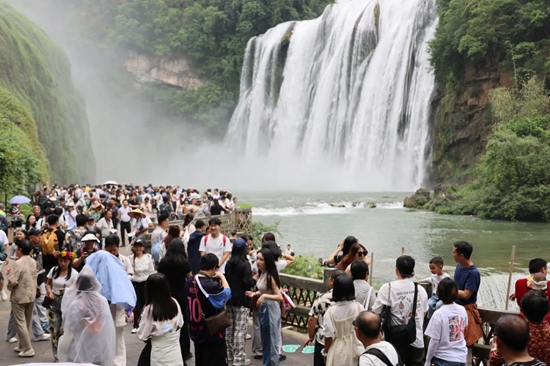 貴州黃果樹景區端午節期間迎來旅遊小高峰_fororder_640
