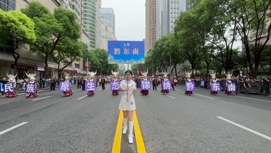 黔東南州盛裝亮相2025年貴州民族團結大巡遊_fororder_640