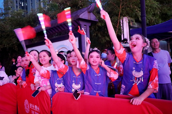 貴州清鎮國慶中秋假期共接待遊客91.5萬人次_fororder_貴陽路邊音樂會·時光貴州 (1)