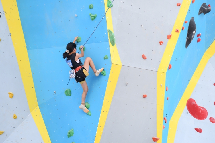 貴州黃平:黔東南州運會攀岩賽 黃平創佳績_fororder_2025年7月19日,參賽選手在參加攀岩項目比賽。陳孝新 攝 (2).JPG