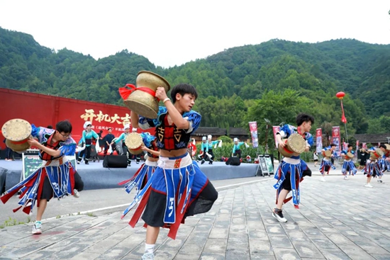 微短劇《追風奇旅》開機儀在貴州省黔南州三都縣舉行_fororder_圖片2
