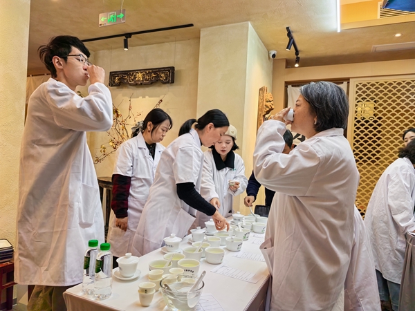 2025貴州秋茶鬥茶賽大眾評審掀起“舌尖風暴”_fororder_2