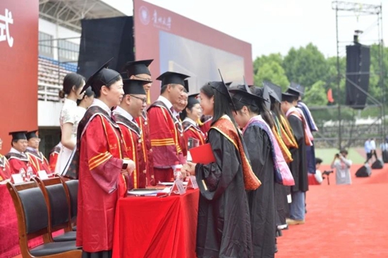 貴州大學舉行2025屆畢業典禮暨學位授予儀式_fororder_微信圖片_20250630120016
