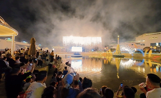 貴州清鎮國慶中秋假期共接待遊客91.5萬人次_fororder_恐龍小鎮焰火表演