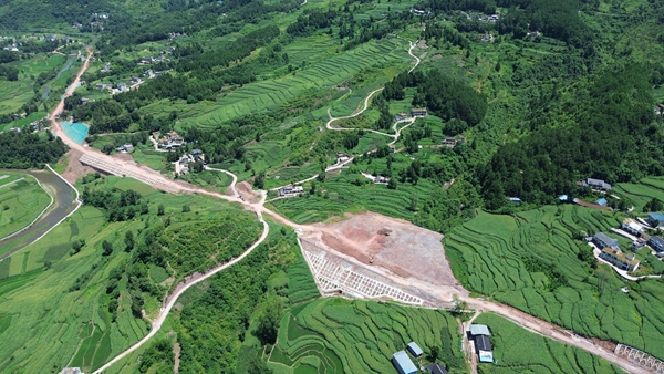 S306仁懷茅壩至龍井公路改擴建項目穩步推薦_fororder_S306仁懷市茅壩至龍井公路改擴建工程大景.JPG