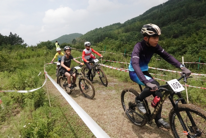 2025年貴陽市山地自行車公開賽暨青少年山地自行車錦標賽（選拔賽)火熱舉行