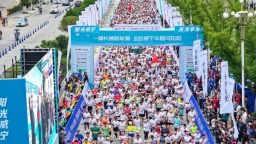 2025威寧半程馬拉松鳴槍 萬名跑者暢跑草海之濱