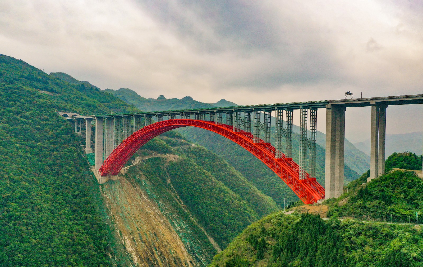 貴州橋：跨越山川的美麗畫卷