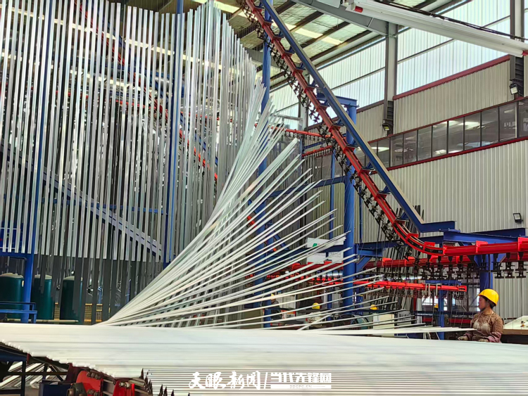 大抓産業，創造新增長點｜上半年貴州經濟運行延續穩中向好發展態勢