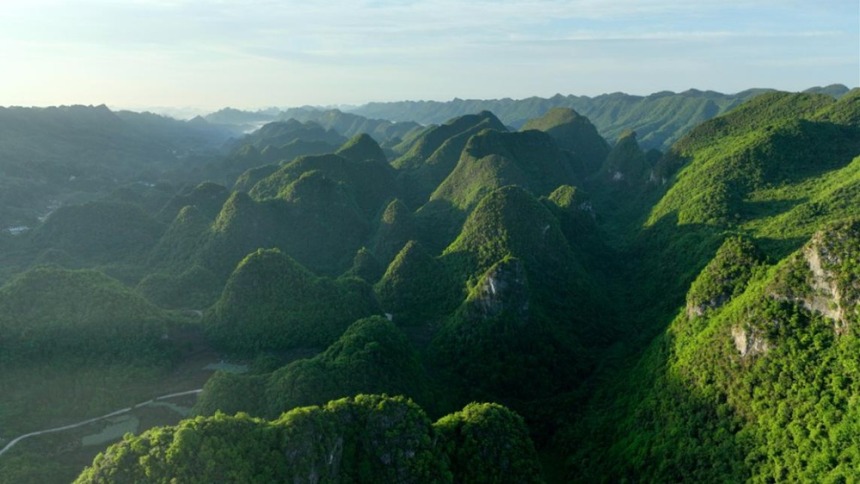 貴州六枝播雨峰林：喀斯特地質美景