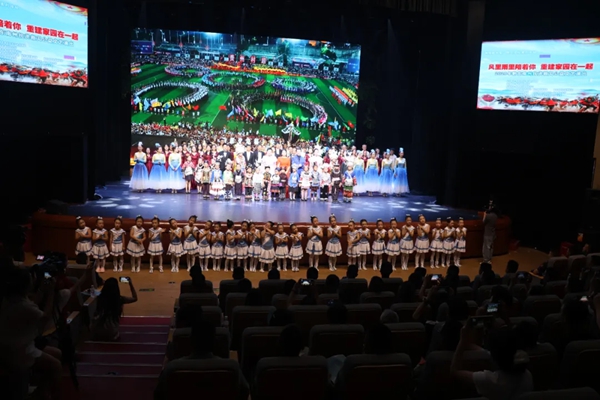“風裏雨裏陪著你 重建家園在一起” 2025年黔東南州抗洪救災公益文藝演出圓滿落幕_fororder_640 (6)