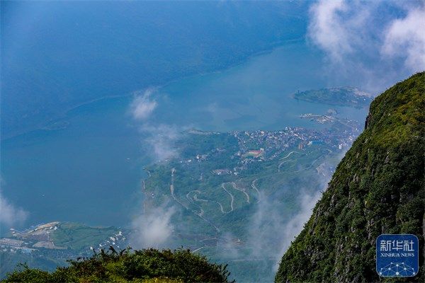 美不勝收！貴州六枝老王山現雲海、佛光、日月同輝奇觀_fororder_1111