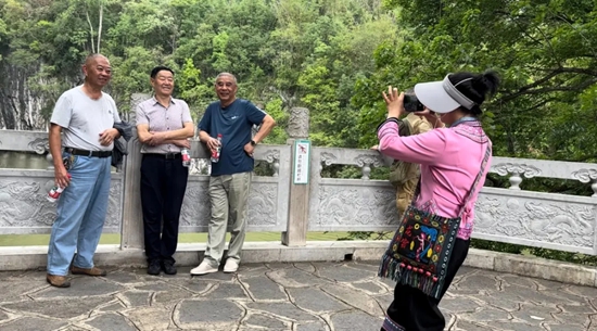 貴州黃果樹“嬢嬢解説團”：從田間到景區 講述家鄉新故事_fororder_640 (1)