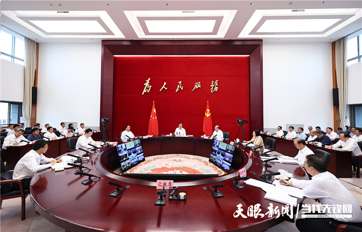 李炳軍主持召開會議調度黔東南州和黔南州等地汛情災情，安排部署全省防汛減災工作