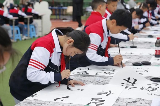 貴陽市修文縣第二小學以文化潤童心培養創造力_fororder_d7d7055cfd90400d85739f5f4da4e495_s
