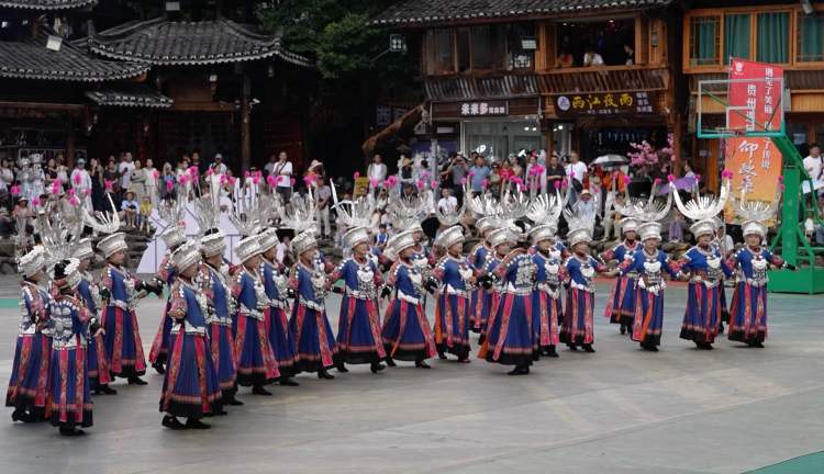 音樂無國界  苗族飛歌與西方歌劇唱響西江千戶苗寨