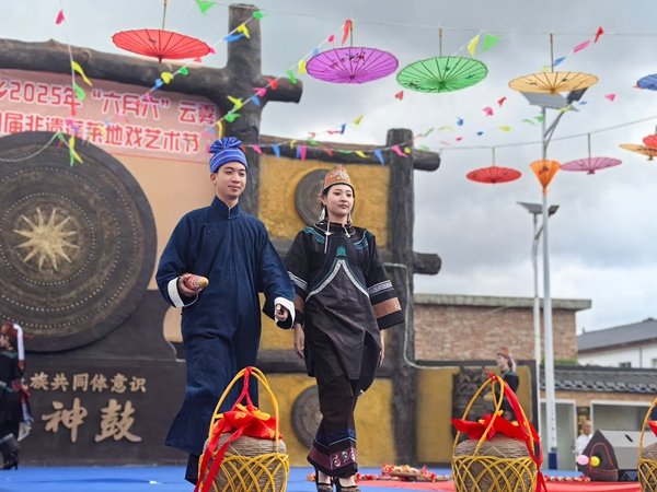 貴陽市白雲區：第四屆地戲藝術節開啟民族風情之旅_fororder_貴陽白雲“六月六”活動現場非遺T臺秀展演2