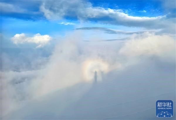 美不勝收！貴州六枝老王山現雲海、佛光、日月同輝奇觀_fororder_2222