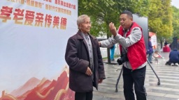 貴州六枝“定格幸福”志願服務隊深入大用鎮開展免費照相活動
