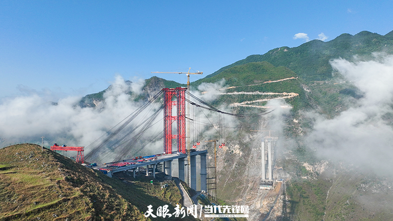 安盤高速古牛河特大橋盤州岸交界墩成功封頂