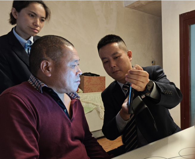 他們帶著愛心和移動設備來了！貴州郵儲溫情服務特殊群體_fororder_3