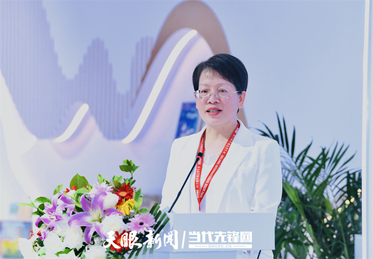 貴州蠟染珍藏版圖書開啟國際傳播之旅