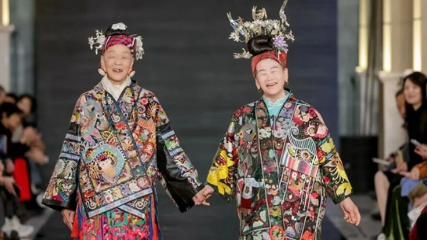 貴州“村T”驚艷紐約時裝周亞洲首秀